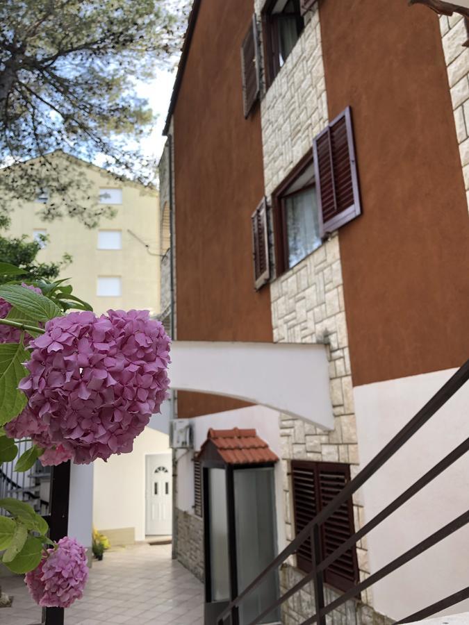 Apartments Coric Traù Esterno foto